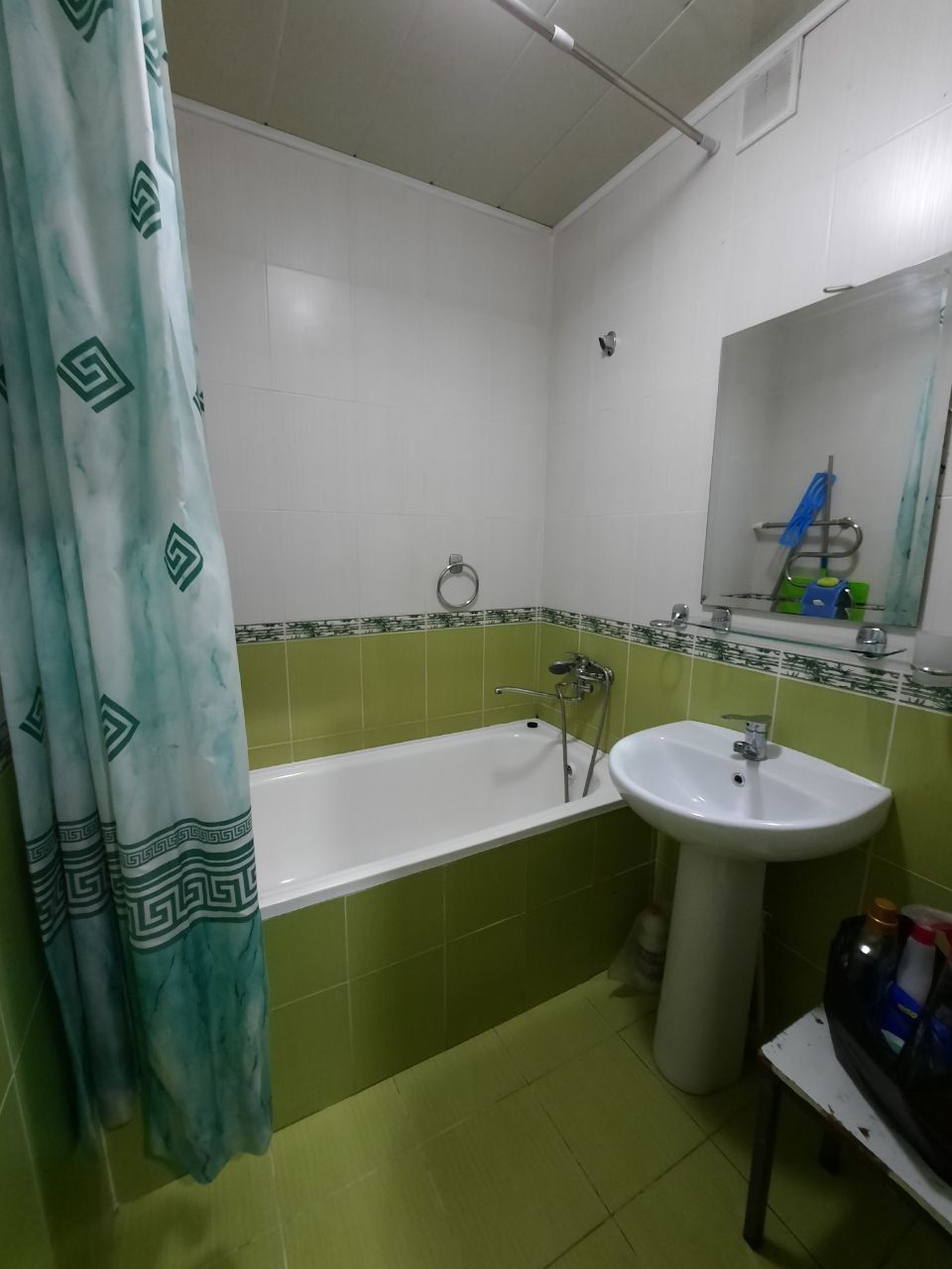 Продам 1/1/4 Массив Феруза (под офис)