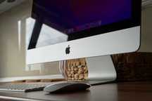 Apple iMac 21.5" Retina 4k • 4Core i5 • 16gb • 1.5gb ssd • Pro 560