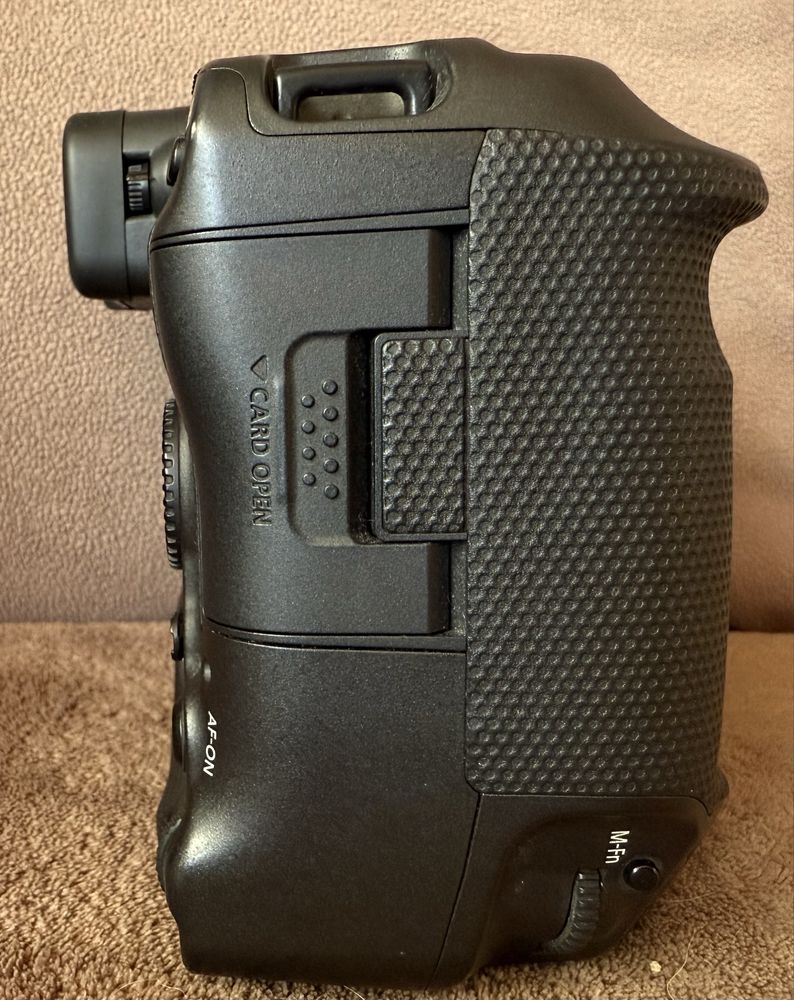 Продавам Canon EOS R3