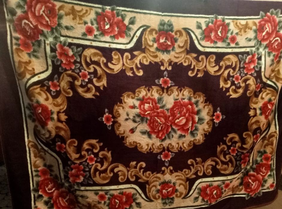 Два плед-одеяла: Взрослое и Детское толстые, тёплые в отличном состоян