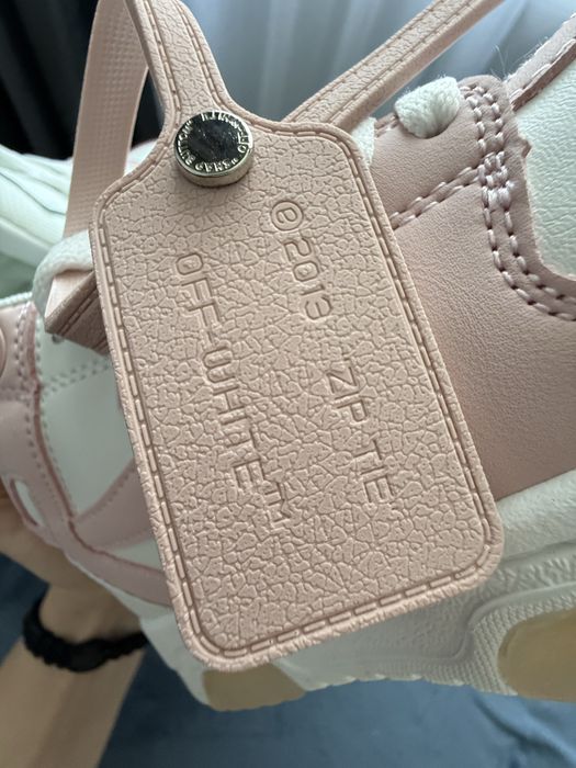 Off White ‘Out of office’ // Premium