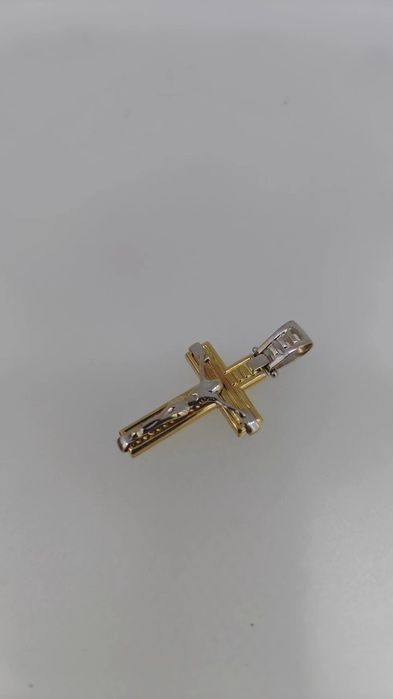 Cruce aur 18k 2.92gr (r)
