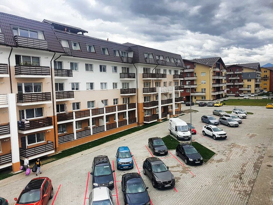 Apartament 3 camere decomandat (etaj 2) + Parcare privata