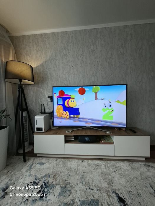 Продам тумбу под тв в идеальном состоянии.