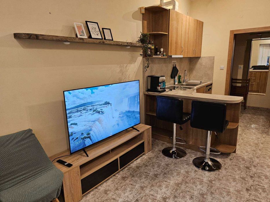 Нощувки - Bright and Cozy Studio w/ Garage near the Center