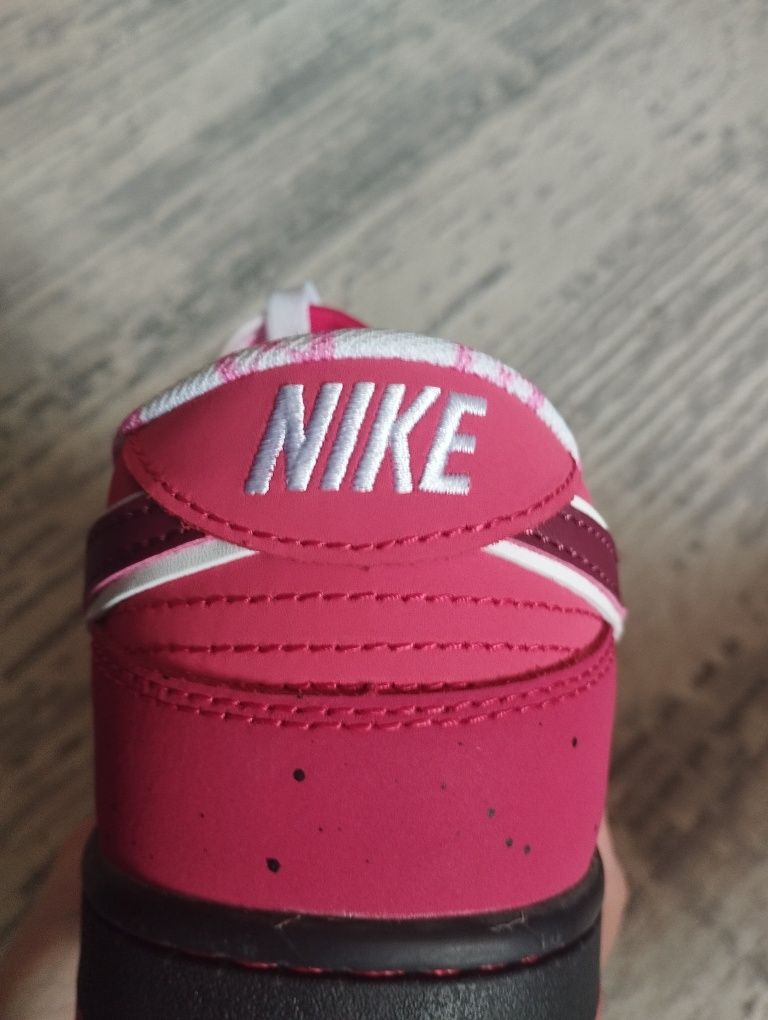 Nike Lobster SB Red.