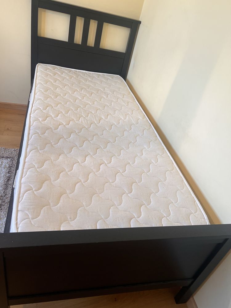 Vând pat Ikea, din lemn de tei, cu saltea, pentru o persoană