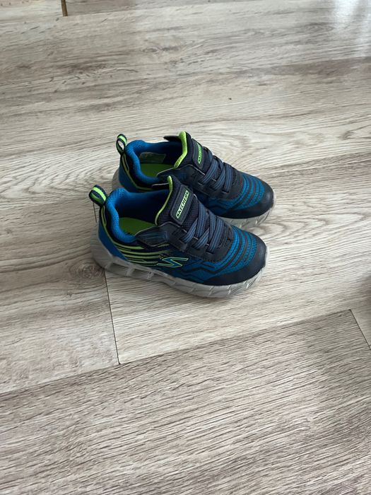 Adidasi skechers 24 cu luminite