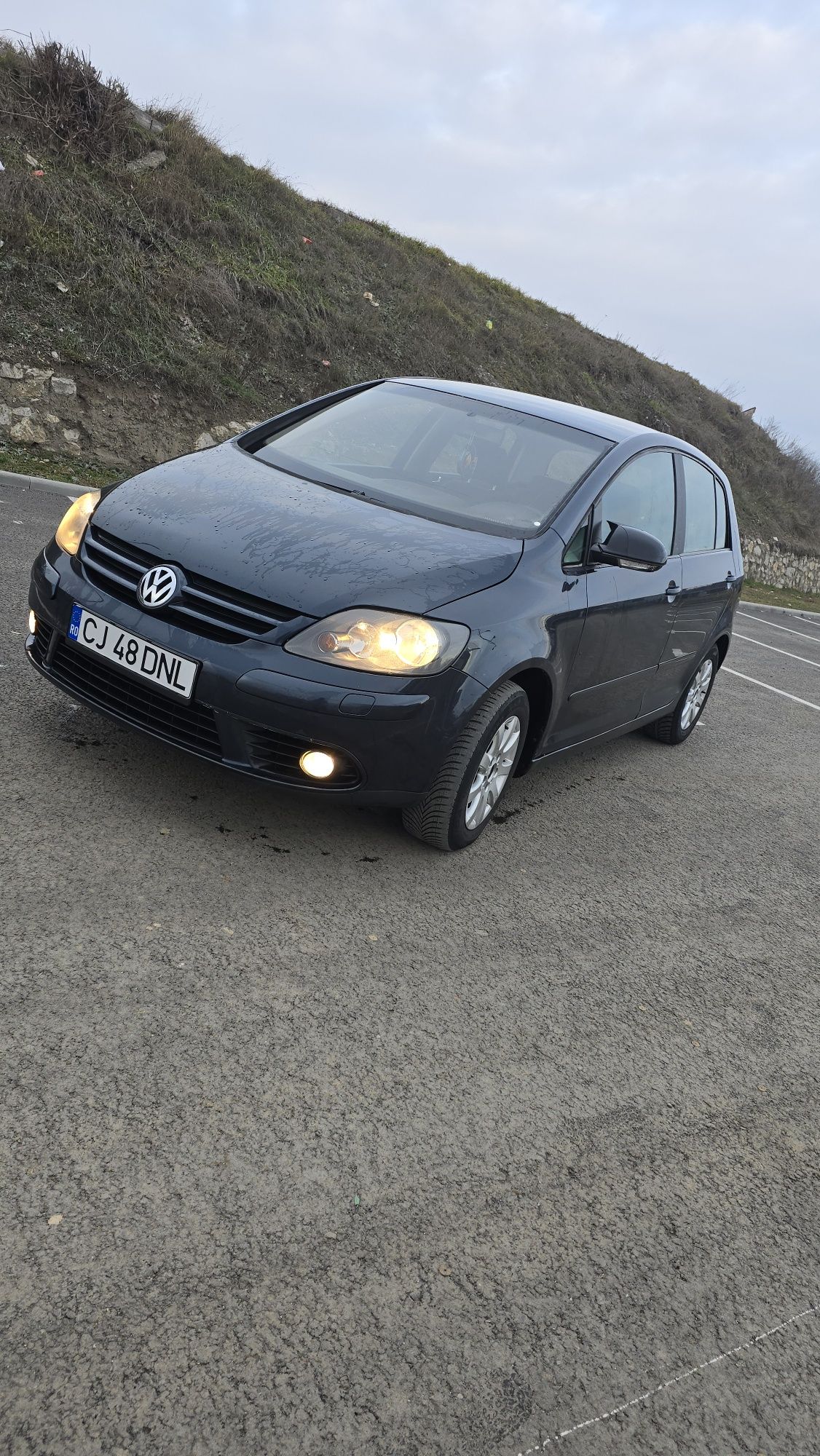 Vând sau schimb golf 5 plus