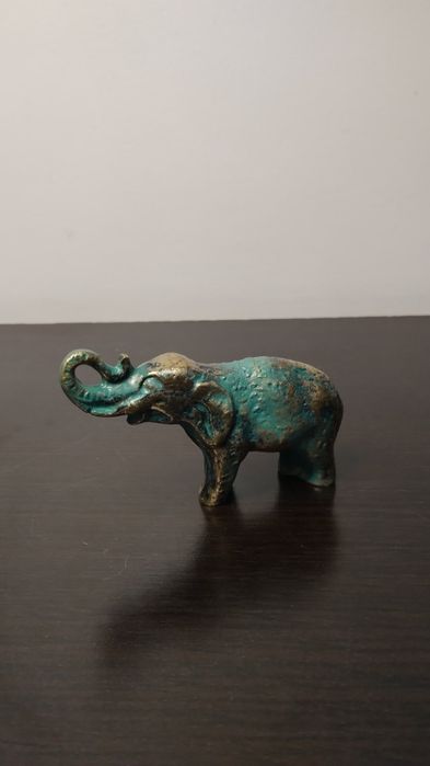 Много красива статуетка на слонче. Бронз.