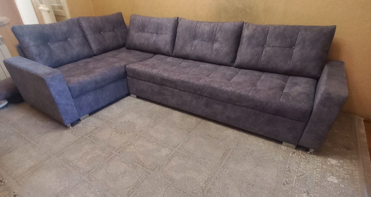 Продаётся угловой диван. Размер 2,80х1,60 м.