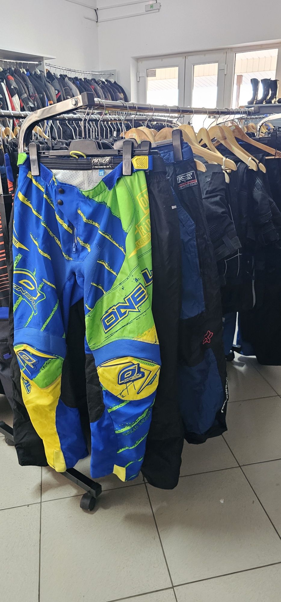 Pantaloni moto mai multe marimi și modele
