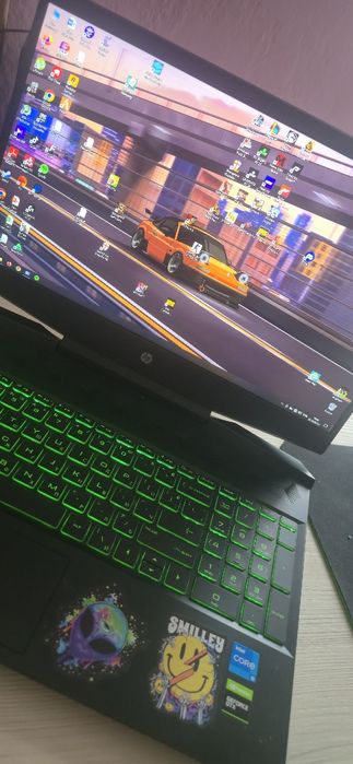 Продавам гейминг лаптоп HP Pavilion подходящ за гейминг и офис работа