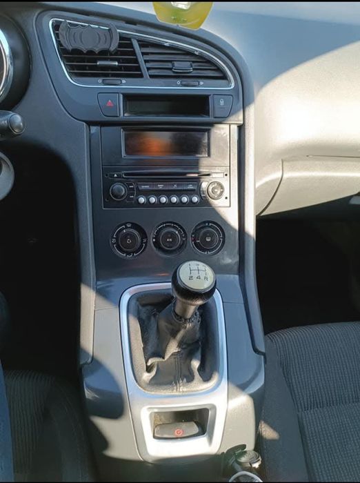 Peugeot 5008 2010 benzina și gpl