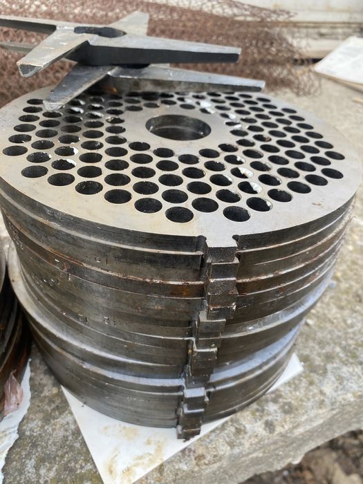 Ножове и решетки от професионална месомелачка