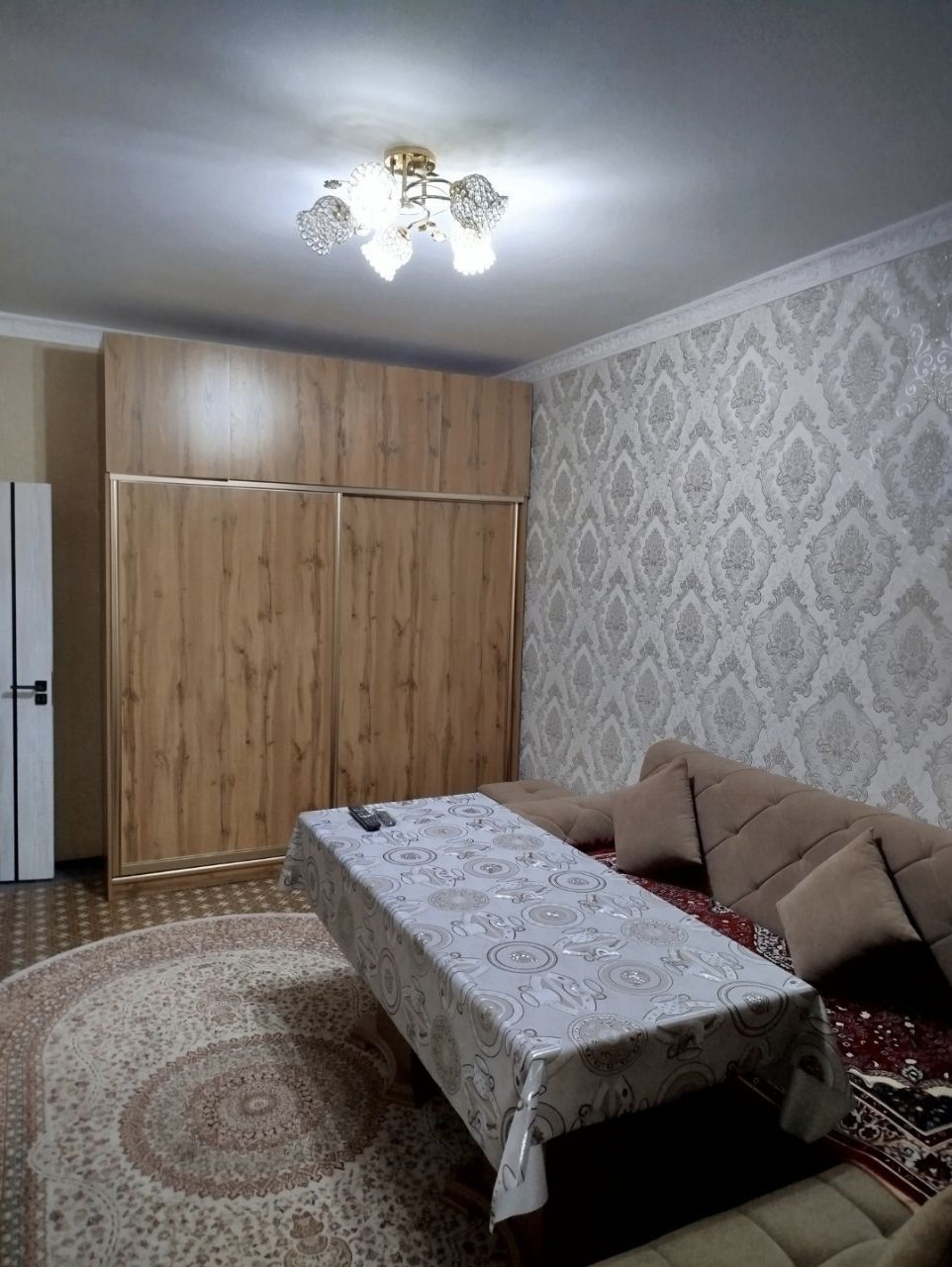Шикарная 1 комнатная квартира Юнусабад круг 8 квартал 1 этаж