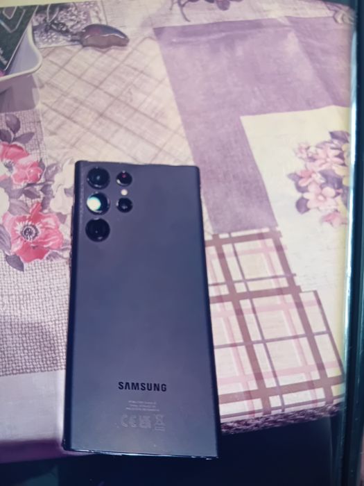 Vand Samsung S 22 Ultra  ca nou .are 2 huse ,folie tot ok