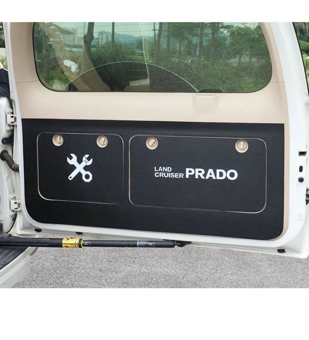 Наклейка на обшивку задней двери Toyota Prado 120/gx470