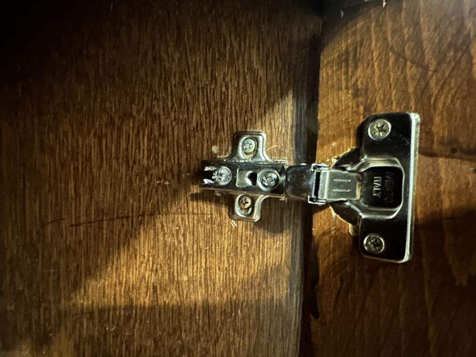 Ретро шкаф с витрина