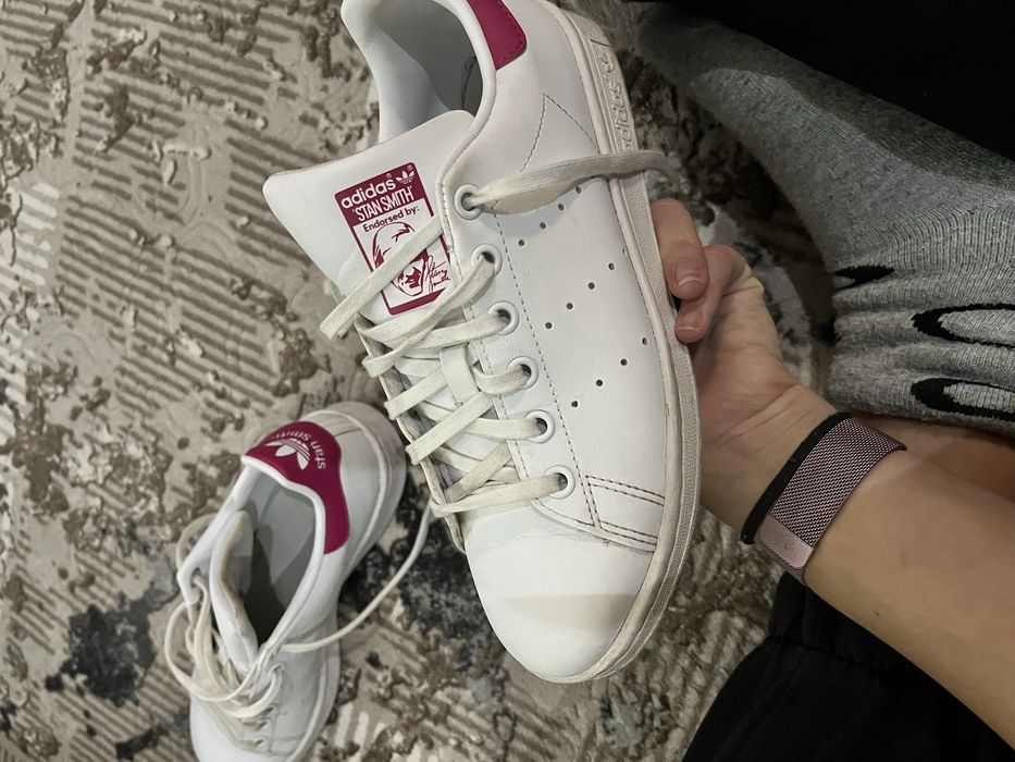 Обувки адидас серия Стан Смит