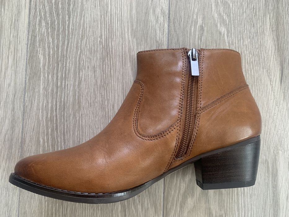 Vand botine Charles W. Hampton marimea 36