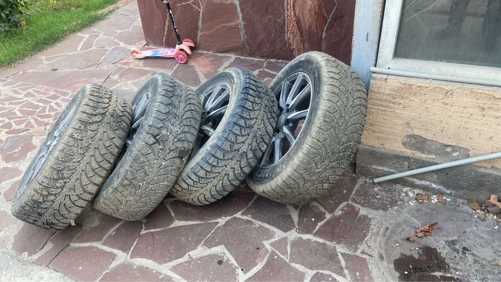 Зимный шина 215/60/16
