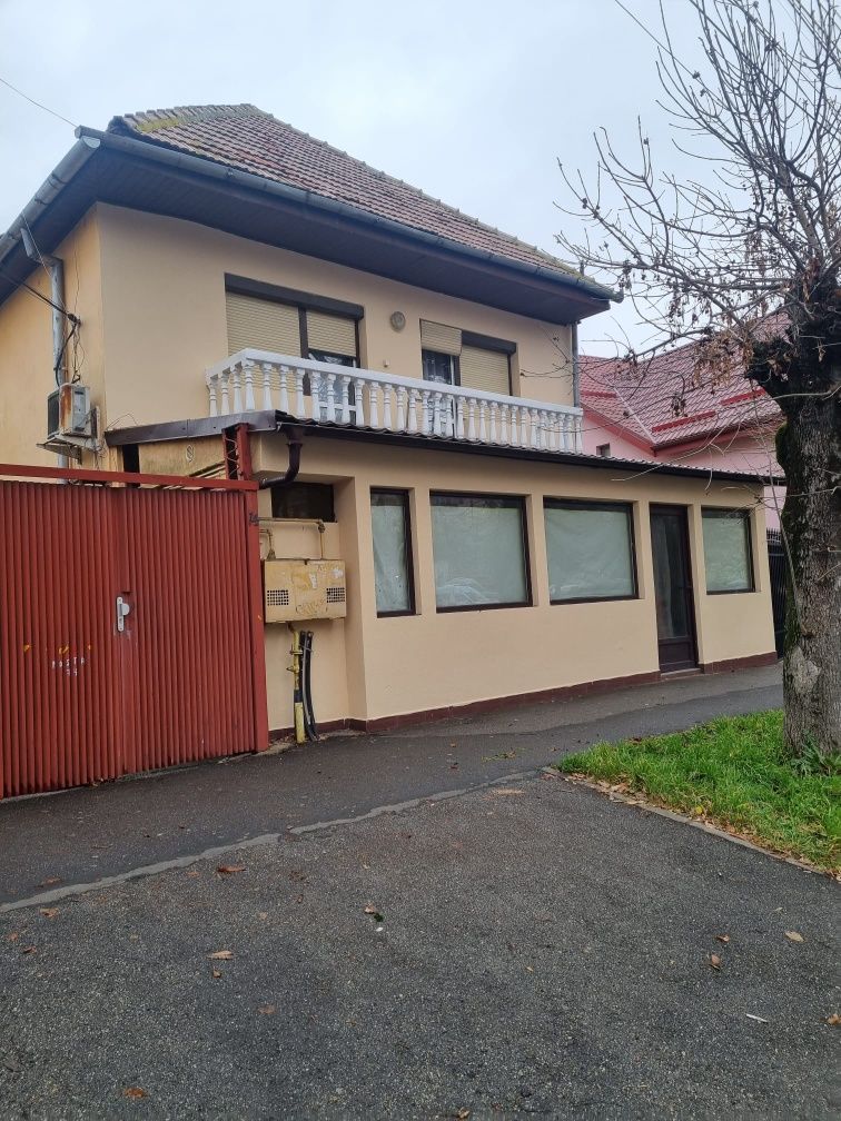 Vând casa P+E și spațiu comercial