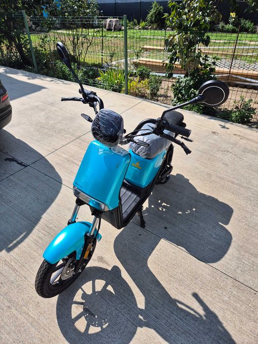 Scuter electric fara pemis Sunra Rainbow, autonomie 87 km