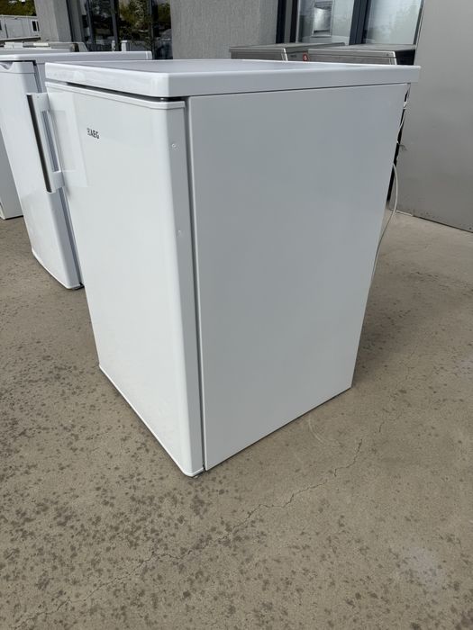 Малък хладилник AEG