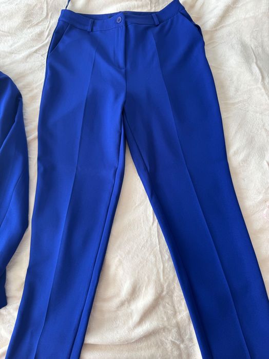 Нов син костюм 42