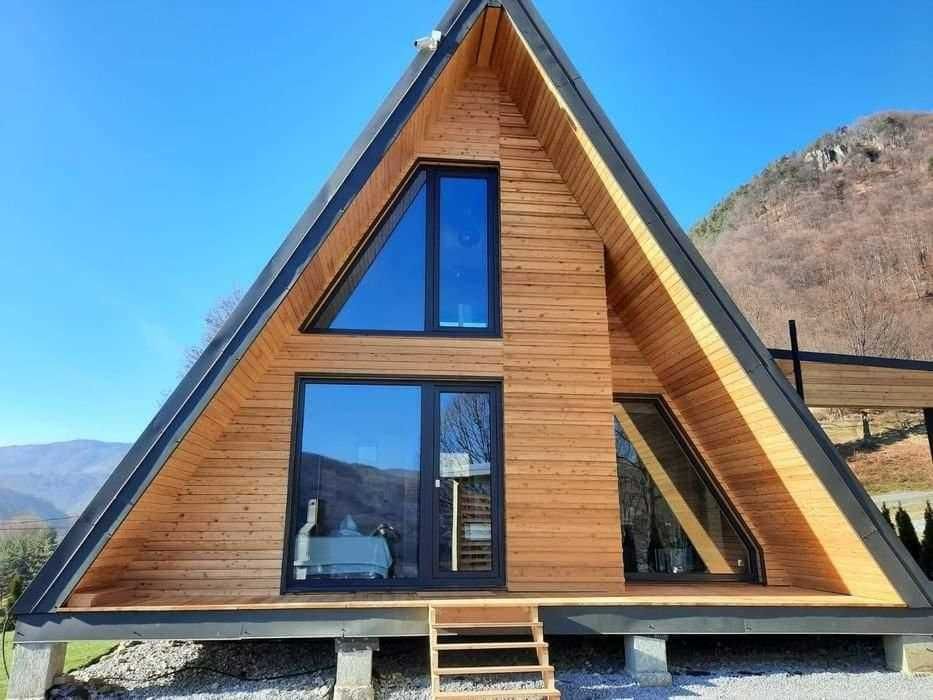 Cabana din lemn stil A Frame si casa din structura de lemn de vanzare