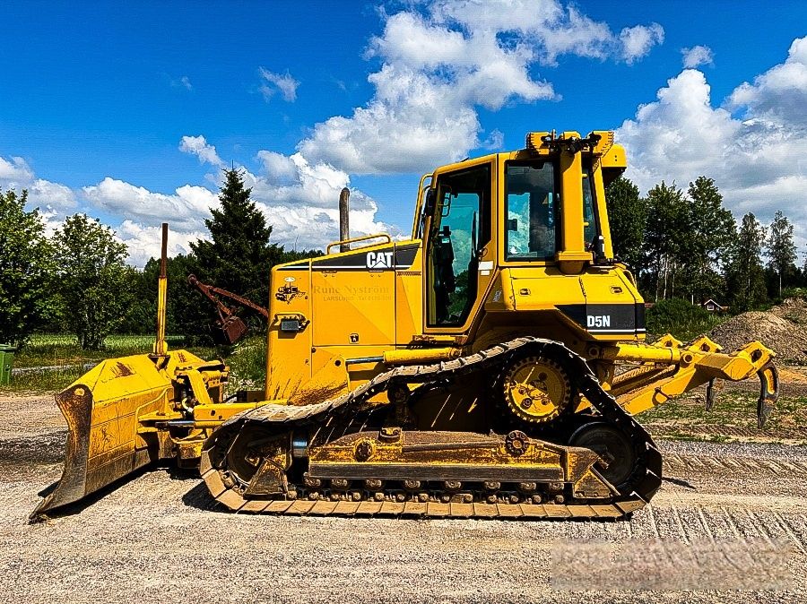 Inchiriez Buldozer de 13 tone CAT