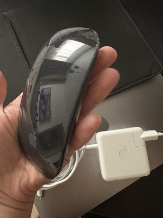 MacBook Pro 13 inch, M1, 2020 cu mouse