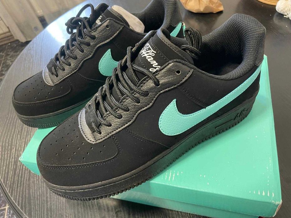 Adidasi Nike Air Force Tiffany, pe negru, marimea 42, noi in cutie