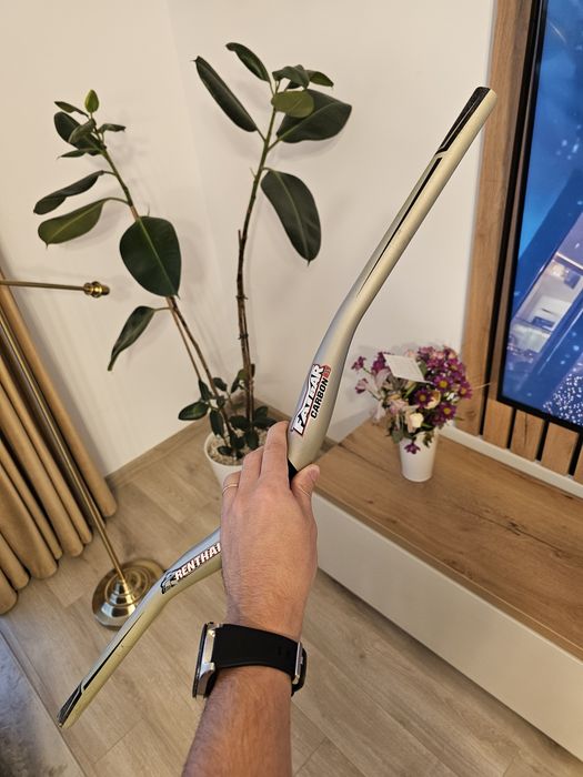 Ghidon bicicleta de carbon Renthal 35 cu rise de 30