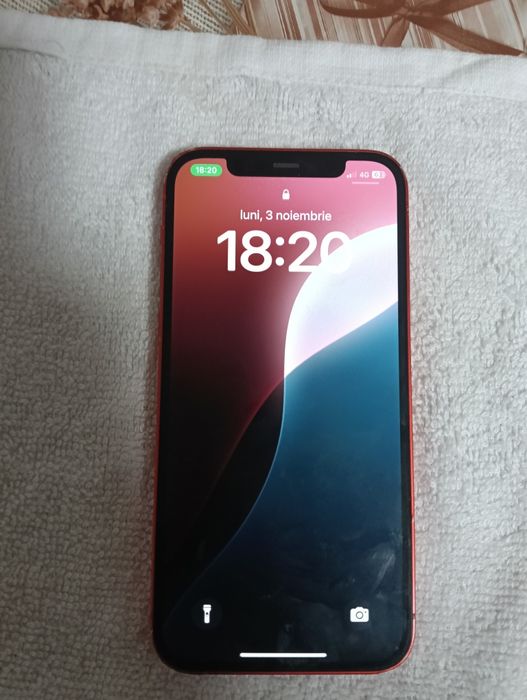 Vând iPhone 12 RED