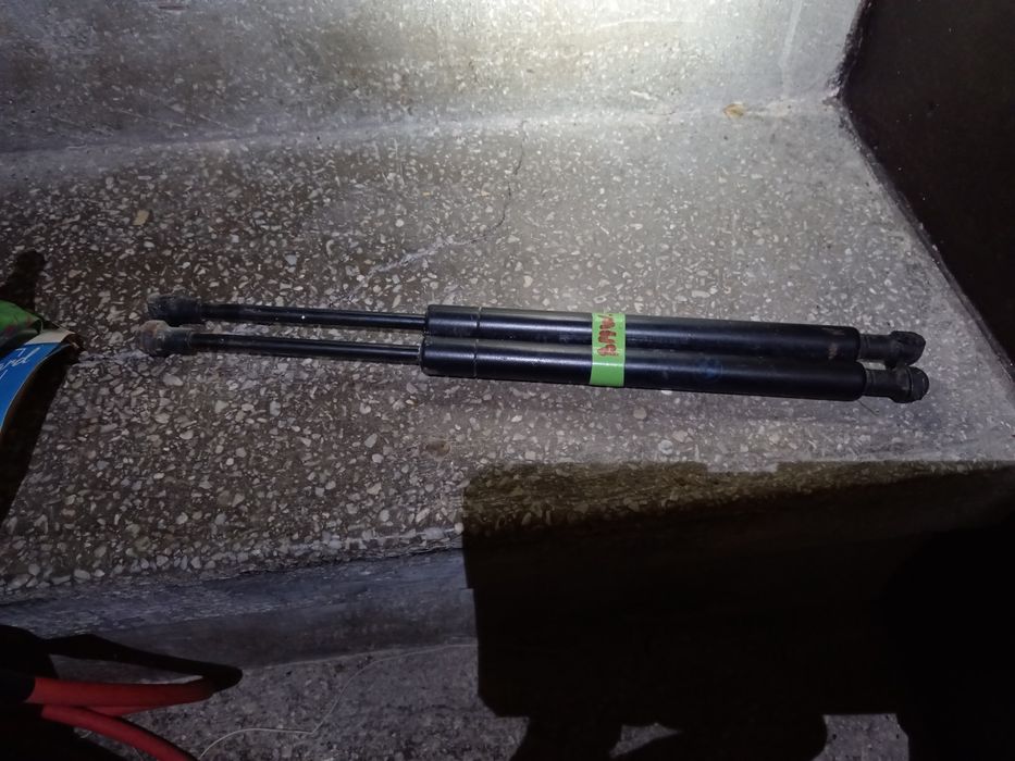 Vând telescoape de portbagaj BMW seria 3 e 46