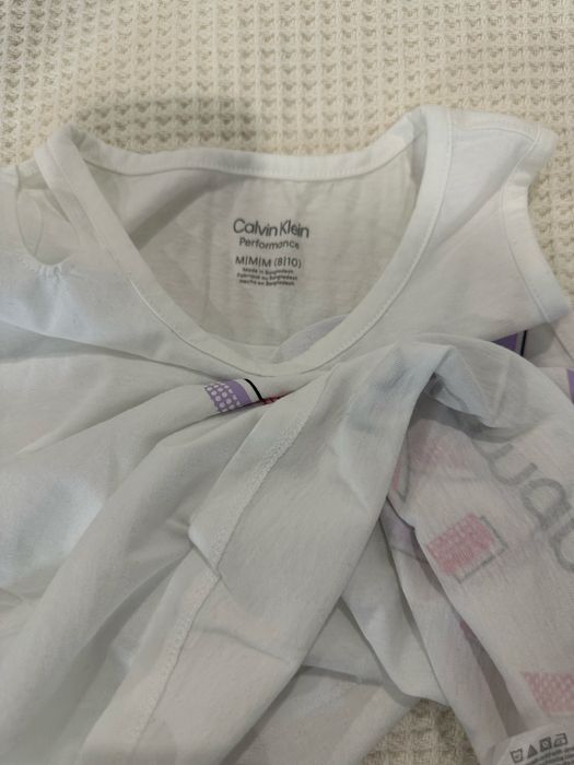 Кимплект потник и панталонки за момиче на Келвин Клайн