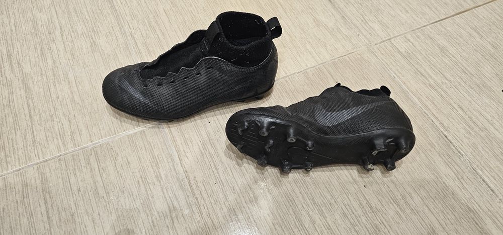 Детски футболни бутони номер 33,5