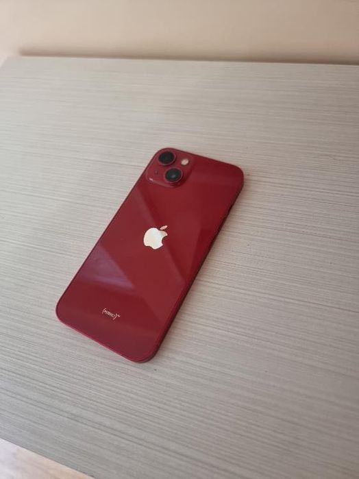 iPhone 13 – отлично състояние, батерия 74%
