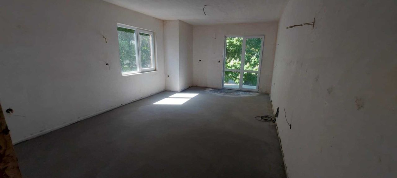 Продава се Тристаен апартамент в Хасково, Каменни - 80 кв.м за 850 €/кв.м - Снимка #1