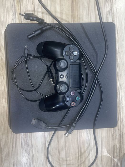 Ps4 с един джойстик и 5 игри