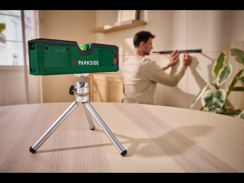 Nivelă cu laser si boloboc cu trepied, noua sigilata, Germania