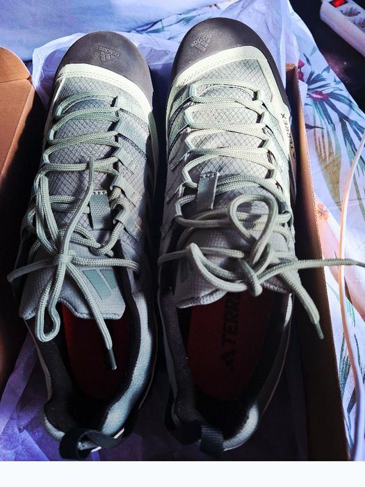 Чисто нови Adidas Terrex