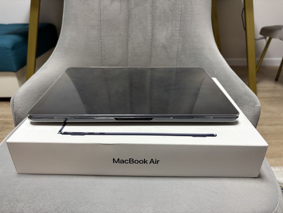 Macbook Air 13” (M4) 2025 + mouse