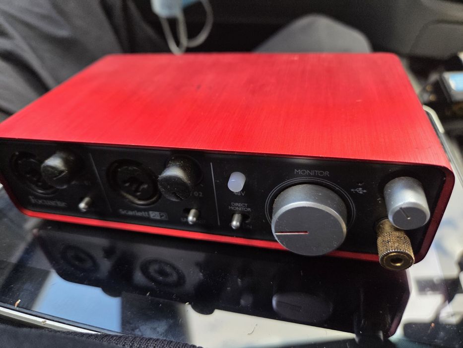 Външна звукова карта focusrite 2i2