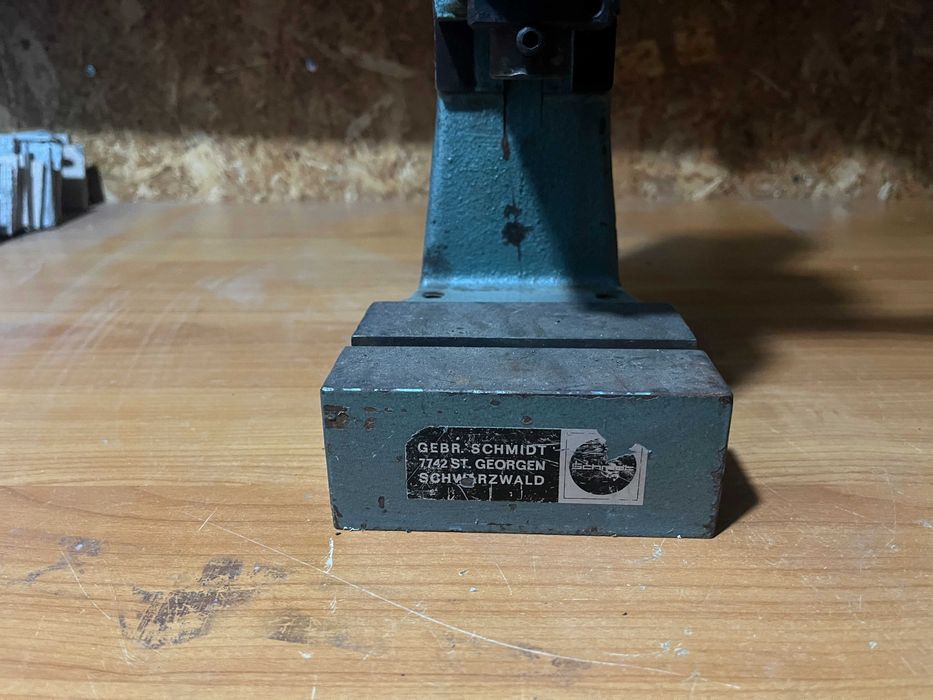Presa industriala manuala  Schmidt, de mici dimensiuni