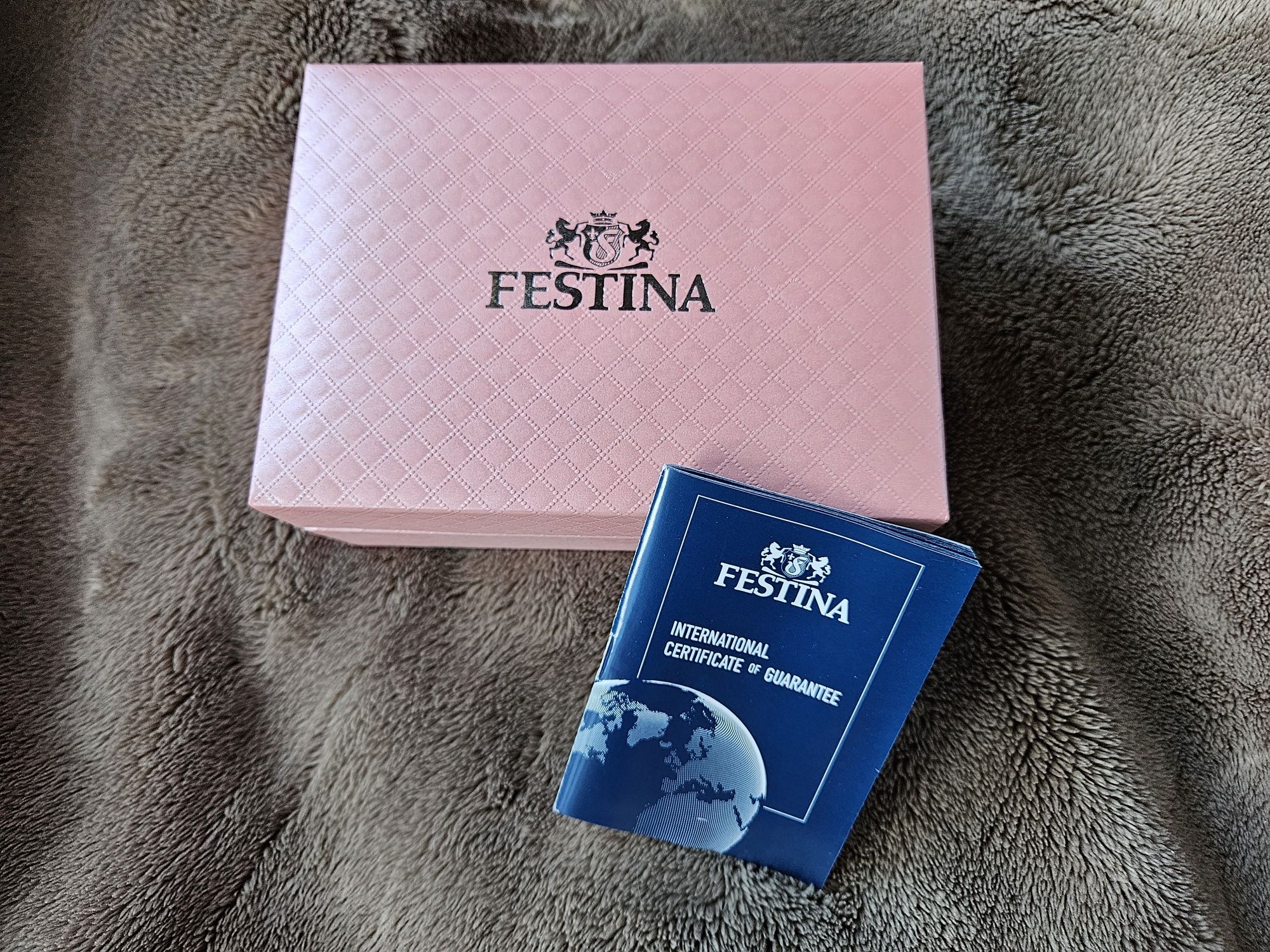 Продавам уникален часовник Festina