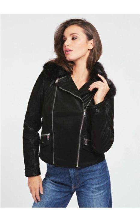 Оригинално дамско яке на марката Guess