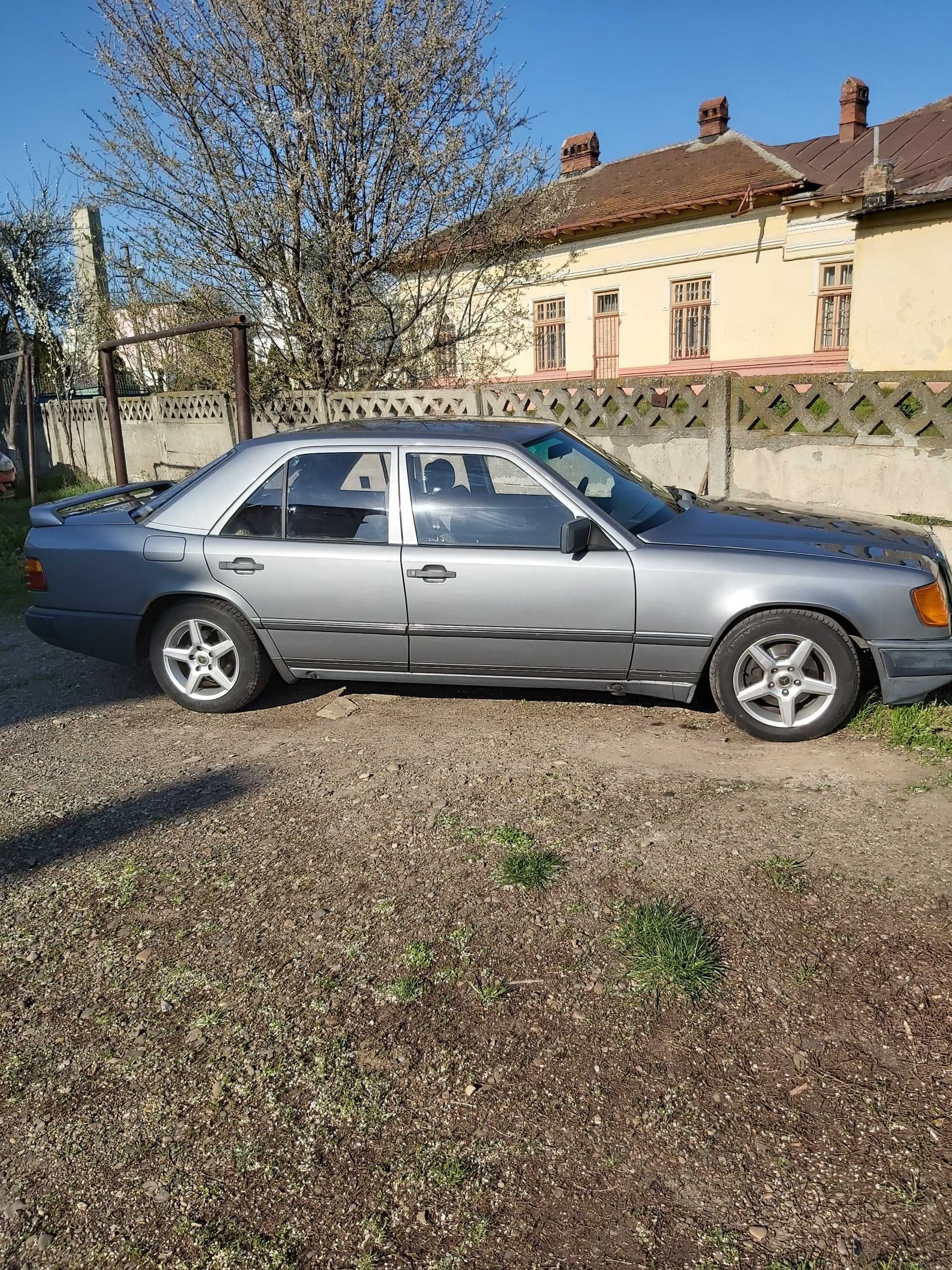 mercedes w124 an 1987 vehicul istoric